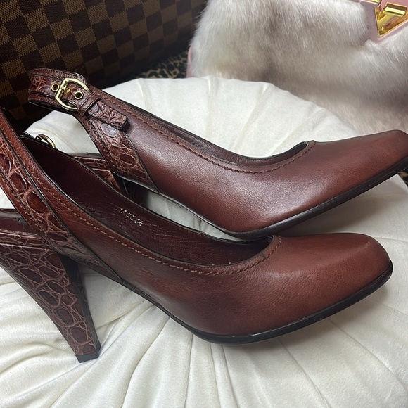 LOUIS VUITTON Crocodile Heels - Picture 7 of 12